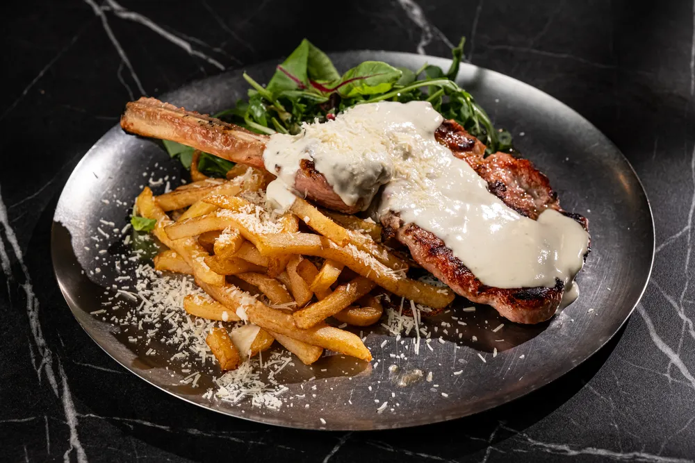 Cotlet de Porc cu Sos Gorgonzola (500g)